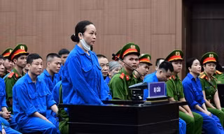 Cựu bác sĩ, điều dưỡng đều khai nhận tiền để tạo điều kiện cho vợ chồng bệnh nhân ra khỏi viện tâm thần