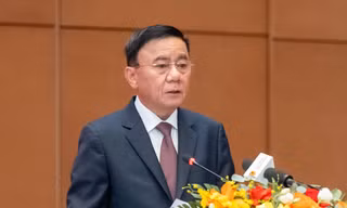 Bộ Chính trị: Khuyến khích cơ chế khoán biên chế gắn với khoán quỹ lương 