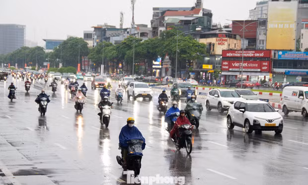 Nhiều 'rốn ngập' ở Hà Nội thoát cảnh ngập sâu sau mưa lớn dồn dập