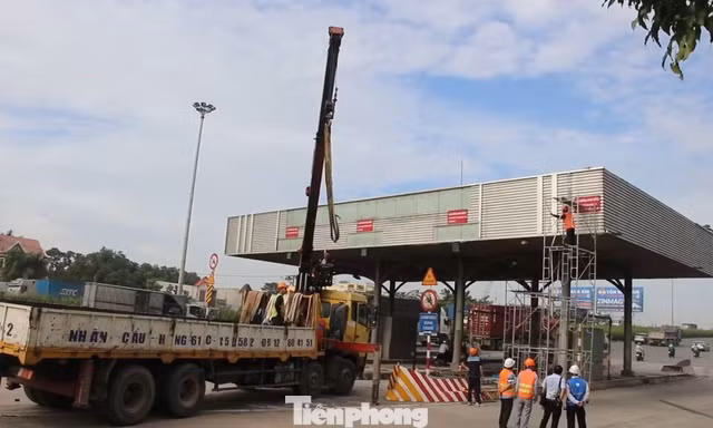 Chính thức tháo dỡ trạm thu phí 'đắp chiếu' suốt 6 năm