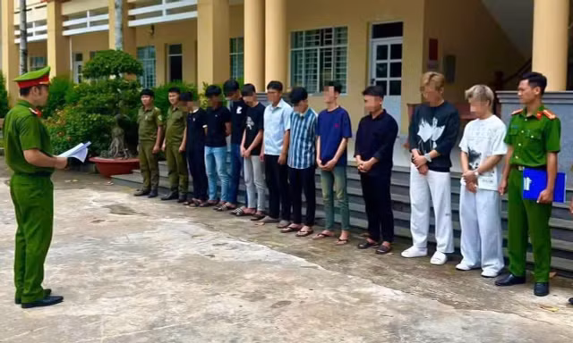 'Đại náo' quán ăn, 12 người ở Đồng Nai bị khởi tố