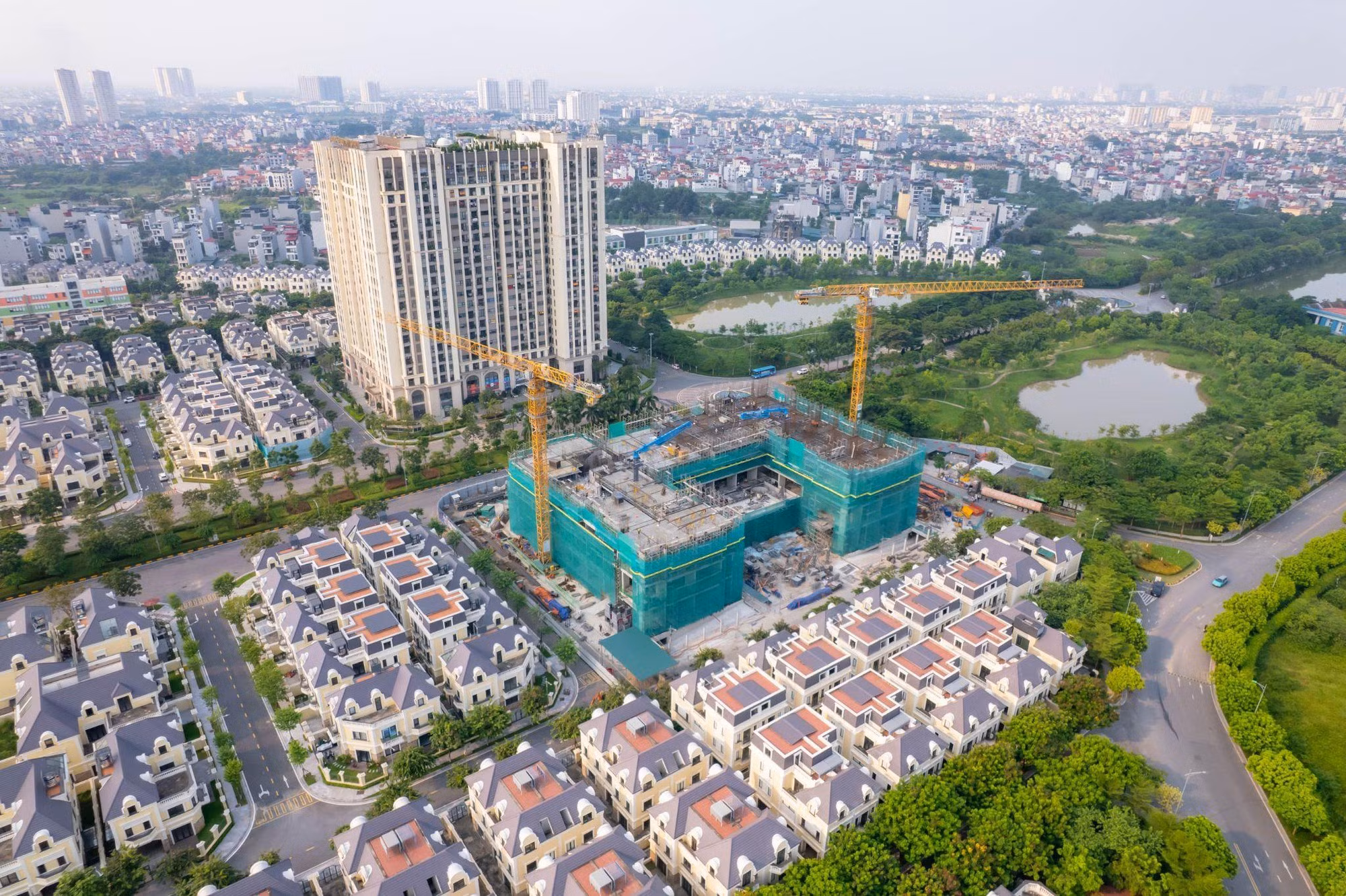 Chủ đầu tư dè chừng bung hàng, nguồn cung chung cư Hà Nội giảm mạnh