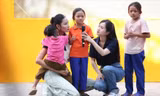 Hoàng Thùy, Ngô Lan Hương xúc động khi ghi hình "Mái ấm gia đình Việt"