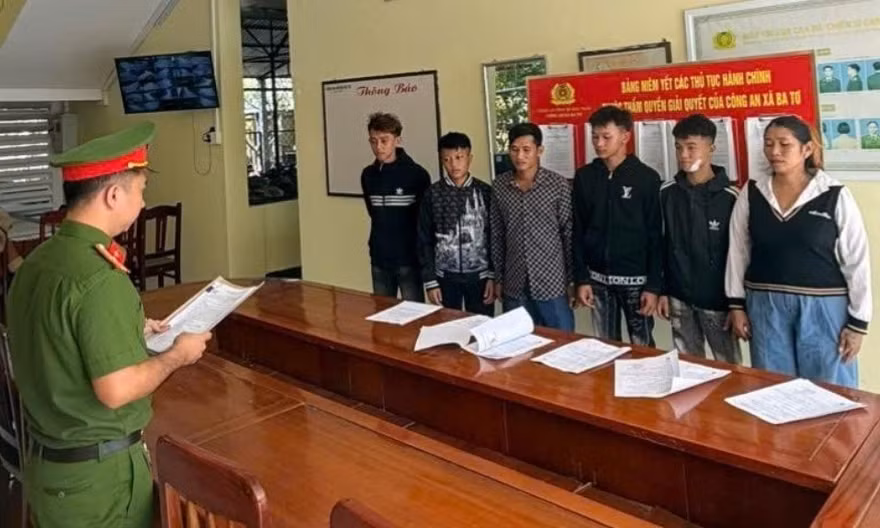 Bị nhóm người cầm dao chém tới tấp, nạn nhân cũng bị khởi tố