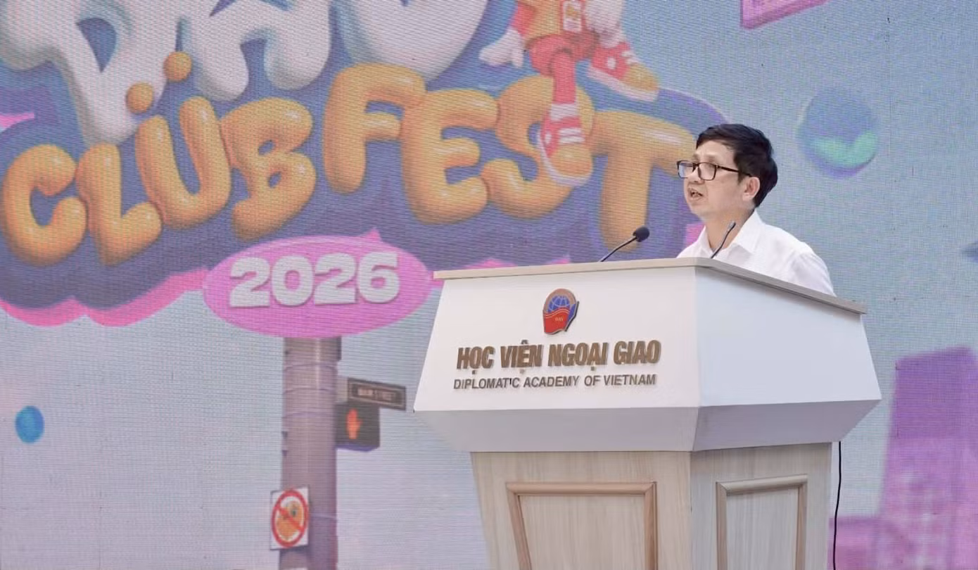 anh-2-thay-hoang-van-hanh-pho-truong-ban-dao-tao-dai-hoc-va-sau-dai-hoc-hoc-vien-ngoai-giao-phat-bieu-khai-mac-dav-club-fest.jpg