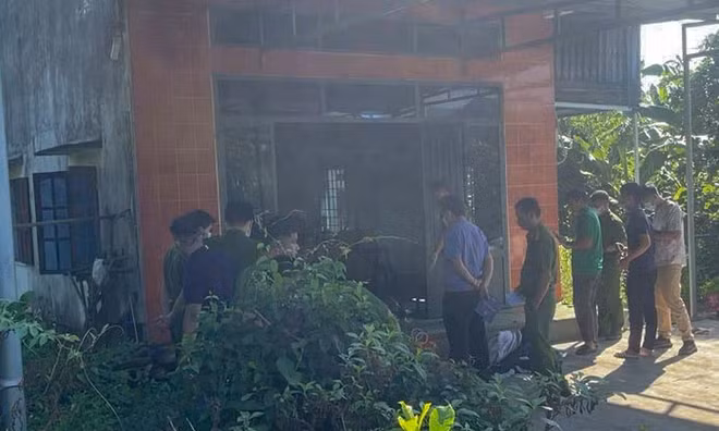 Các lực lượng đến kiếm tra hiện trường.