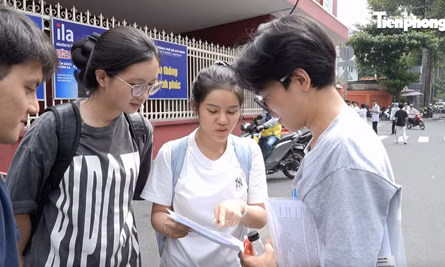[Video] Thí sinh thi tốt nghiệp THPT 2026: Người nói khỏe, kẻ than 'khoai' 