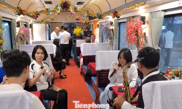 Đi tàu du lịch chất lượng cao từ TPHCM tới Nha Trang hết 8 tiếng