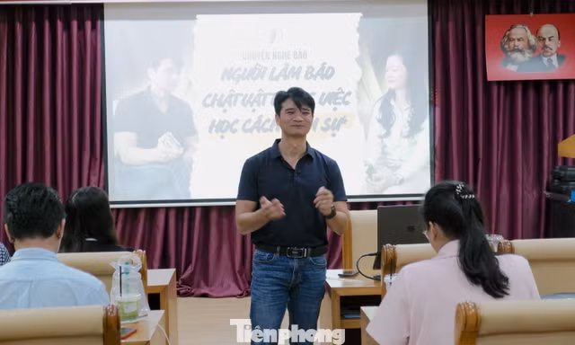 Chuyển đổi tư duy, nâng cao kỹ năng làm Podcast cho người làm báo