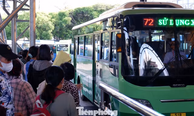 TPHCM: Vận động cán bộ đi phương tiện công cộng 2 lần/tuần, đưa vào đánh giá xếp loại hàng năm