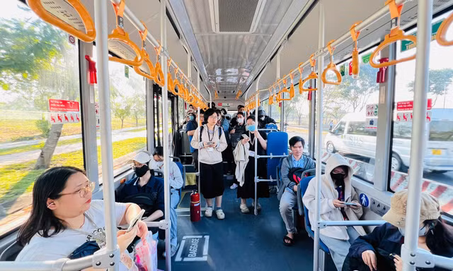 TPHCM miễn phí xe buýt từ 1/7: Hạ tầng sẵn sàng, nhà chờ 'thay áo'