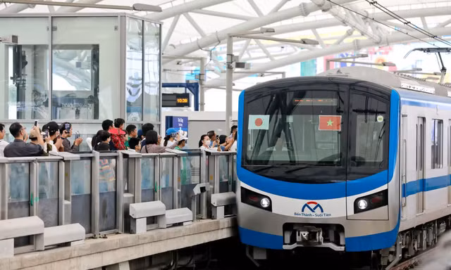 Metro số 1 TPHCM tăng chuyến, miễn phí 100% vé ngày 2/7 phục vụ người dân xem pháo hoa