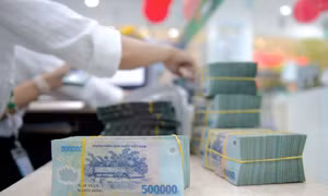 Lý do người dân đổ xô gửi tiền ngân hàng 
