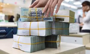 Lãi suất huy động tiếp tục giảm 