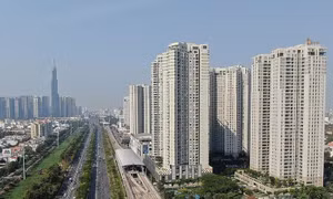 Đề xuất 'siết' tín dụng bất động sản: Dòng vốn ách tắc, thị trường 'đóng băng'