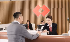 Thấy gì về thương vụ tăng vốn trăm nghìn tỷ của các ngân hàng? 