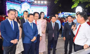 Lãnh đạo Trung ương, Ngân hàng Nhà nước trải nghiệm thanh toán số tại gian hàng Agribank