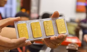 Giá vàng 'nhảy múa' không ngừng 