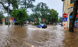 Ngập lụt ở Hà Nội: 'Không thể mãi đổ lỗi cho thiên nhiên'