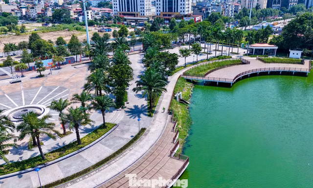 Tuyến đường sở hữu ba 'lá phổi xanh' giữa đô thị cao tầng phía Tây Hà Nội