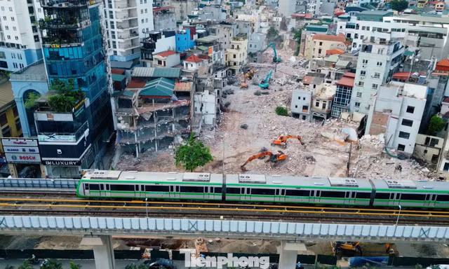 Đại công trường Vành đai 2,5 'áp sát' đường Nguyễn Trãi, nhà dân khẩn trương tháo dỡ di dời