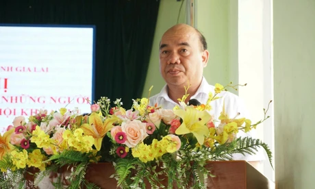 Phó Chủ tịch Mặt trận Gia Lai bất ngờ đọc thơ tặng cử tri nhân ngày 8/3