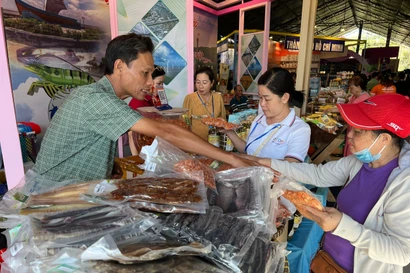 Đặc sản muôn phương hội tụ về phố biển ở TPHCM