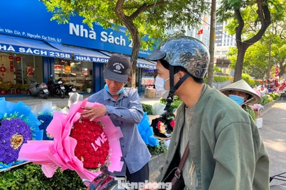 Quà tặng 8/3 'đua' khuyến mãi, loại nào được chọn nhiều nhất?