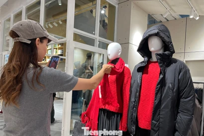 Áo khoác, khăn ấm đắt hàng ngày TPHCM chuyển lạnh