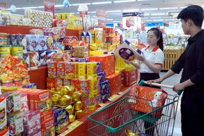 Hàng Tết giá mềm ‘phủ sóng’ thị trường 