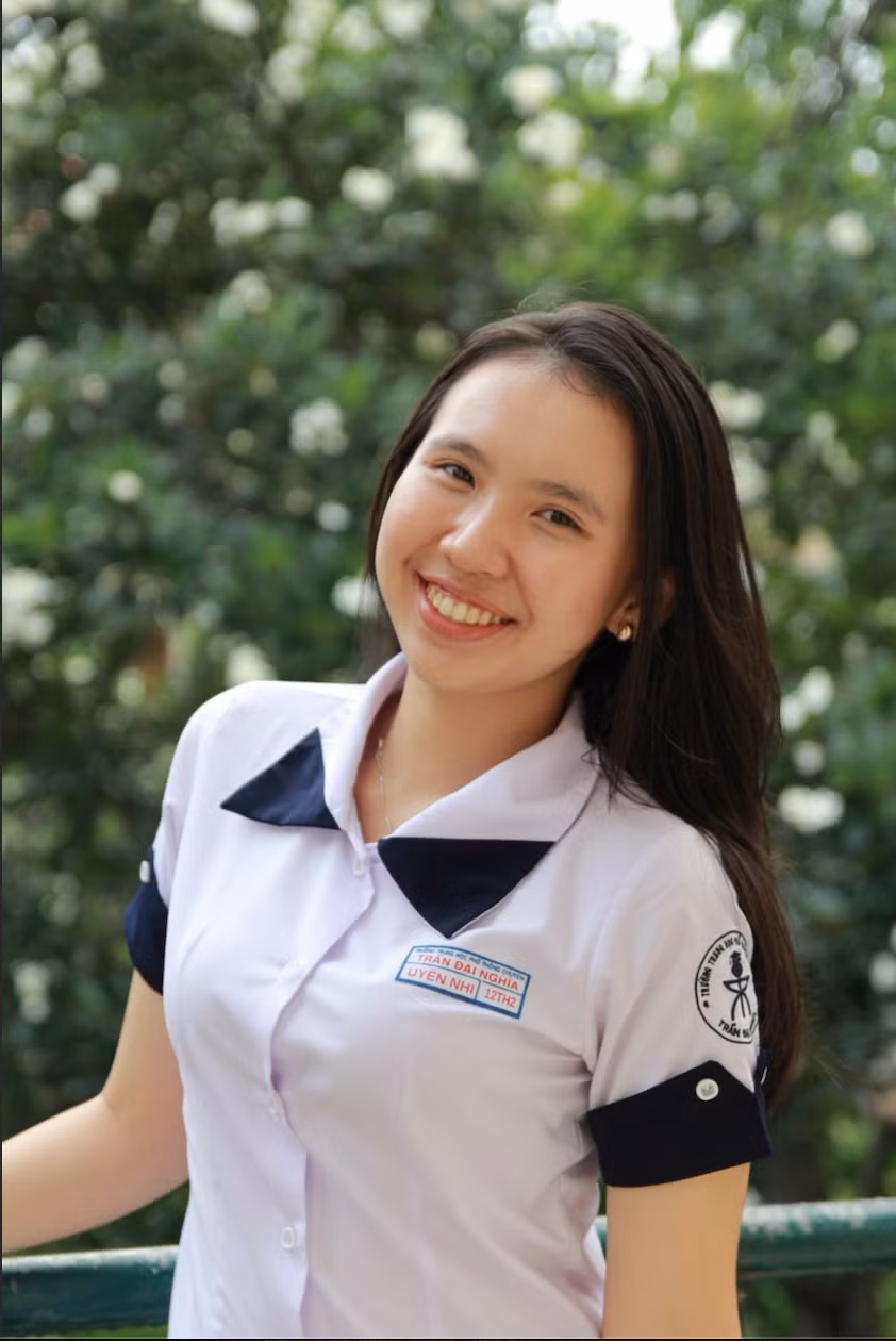 pham-uyen-nhi.png