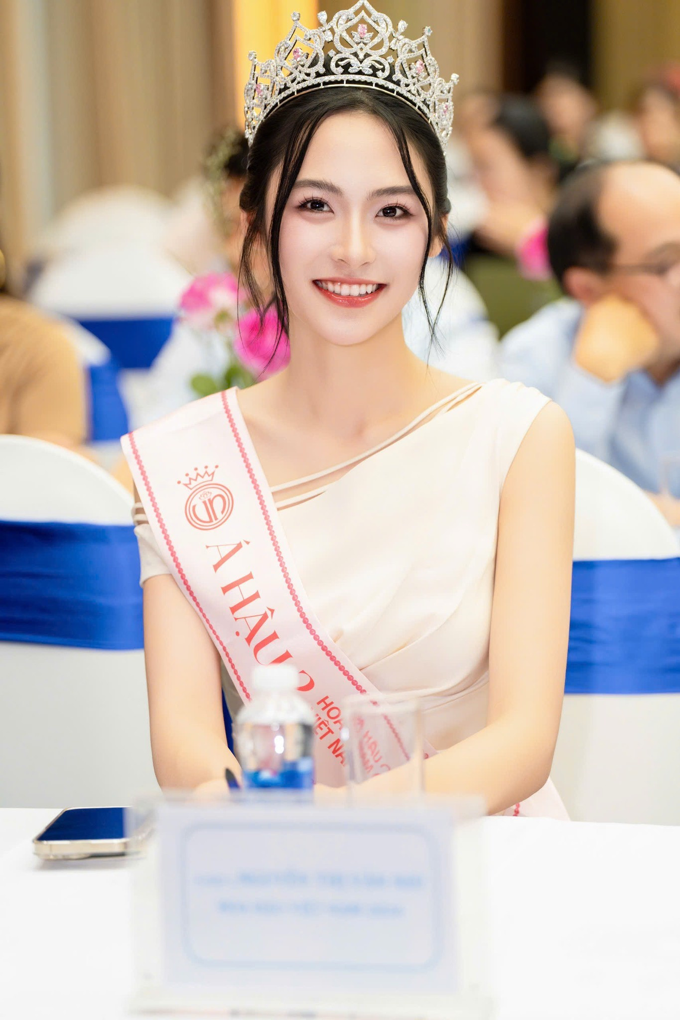 van-nhi-5.jpg