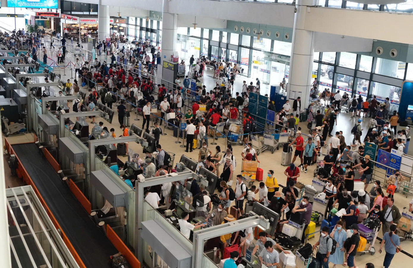 Khoảng 10 năm tới, lưu lượng hàng không tại Việt Nam được kỳ vọng sẽ tăng gấp đôi, đạt hơn 75 triệu lượt hành khách mỗi năm. Ảnh: ACV. viet-nam-se-don-75-trieu-hanh-khach-di-may-bay-moi-nam-2.png