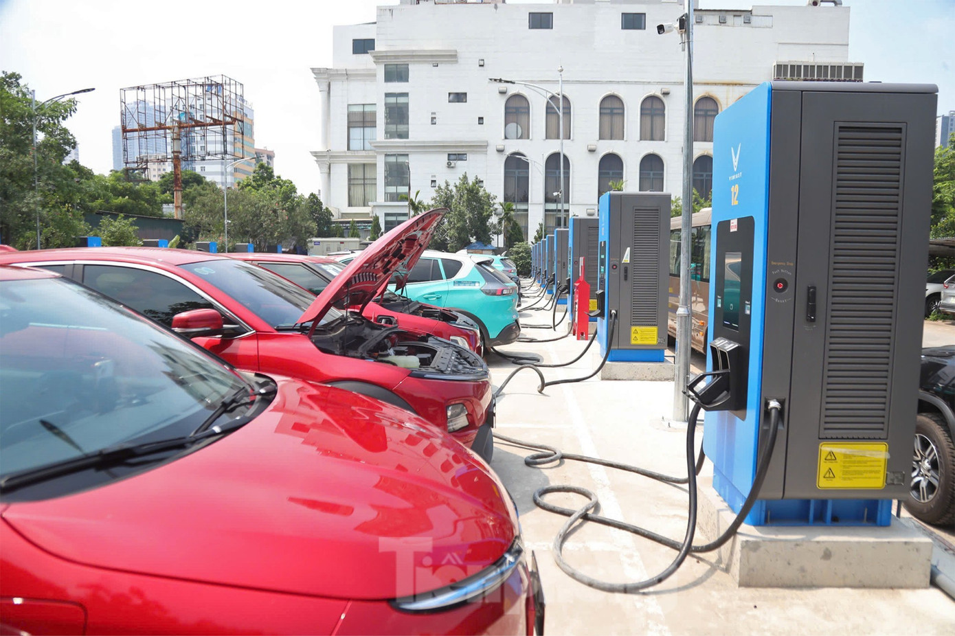 nha-tro-chung-cu-nen-kiem-soat-rui-ro-chay-no-thay-vi-cam-doan-xe-dien-1-895.jpg