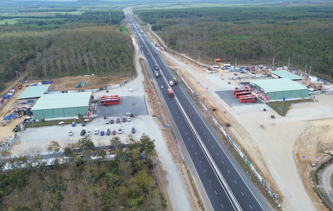 Скоростная автомагистраль Фантьет – Дау Гиай. Фото: Дуй Куанг. dieu-chinh-toc-do-phan-lan-thi-diem-tren-cao-toc-phan-thiet-dau-giay.jpg