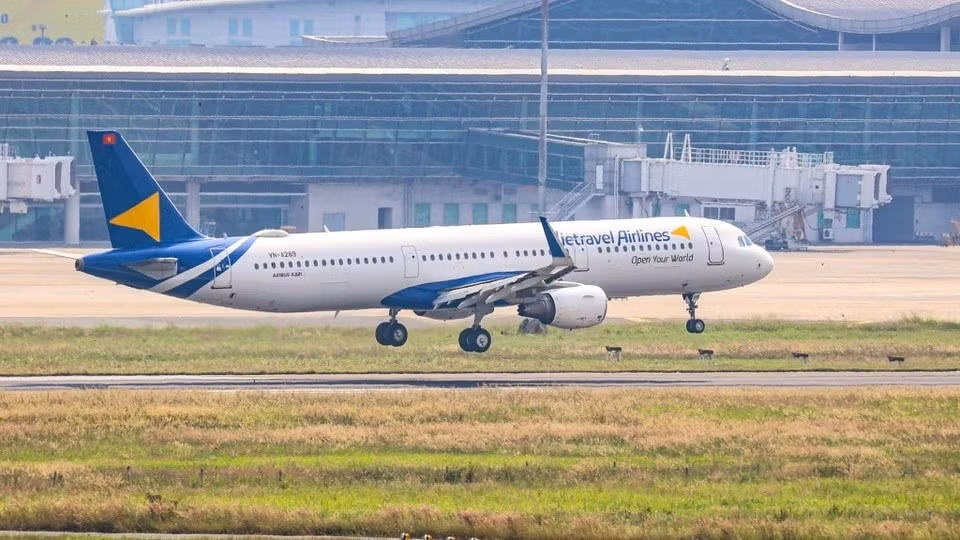 may-bay-vietravel-airlines.png
