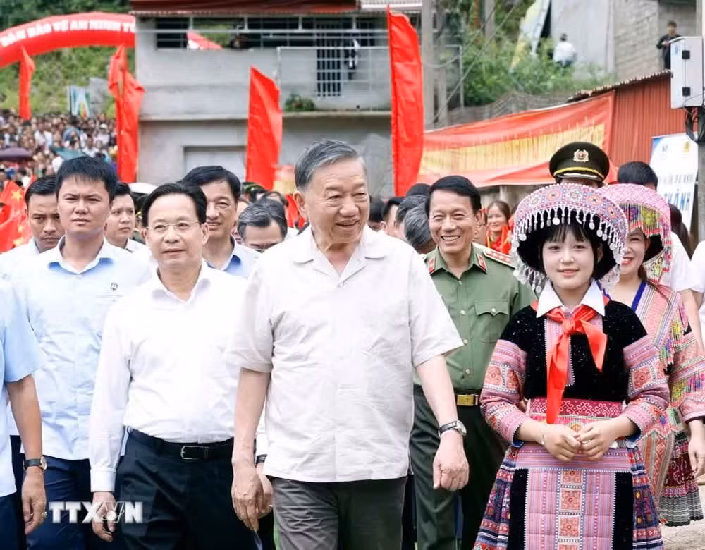 tong-bi-thu-chu-tich-nuoc-du-ngay-hoi-toan-dan-bao-ve-an-ninh-to-quoc-tai-son-la-8889300-10.jpg