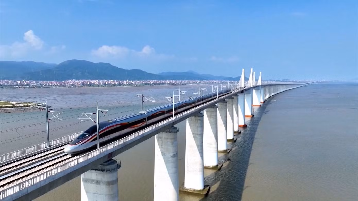 230929142415-china-bullet-train-1.jpg