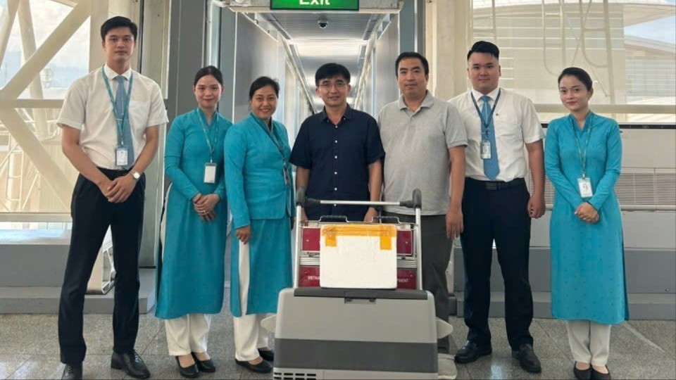 doan-bac-si-bv-tw-hue-truoc-khi-len-chuyen-bay-vn168-tu-da-nang-ra-ha-noipeg-5199.jpg