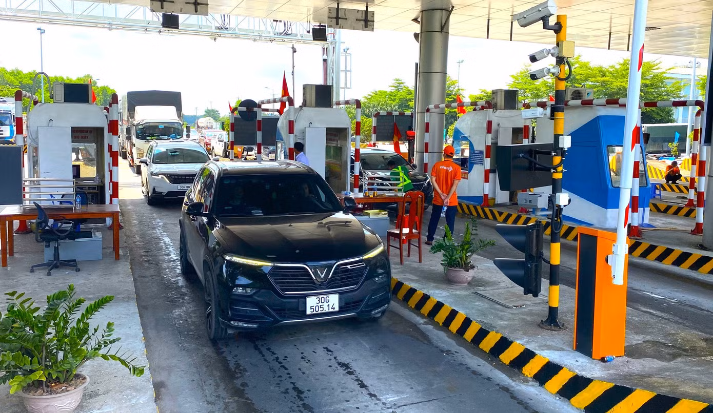 ai-khoan-thu-phi-khong-dung-sang-tai-khoan-giao-thong-ket-noi-voi-phuong-tien-thanh-toan-khong-dung-tien-mat-se-duoc-luu-thong-qua-tram-thu-phi-1755141120753935148813.jpg
