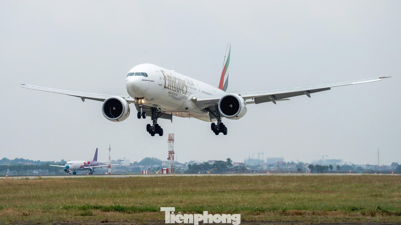 tp-may-bay-emirates-va-qatar-tai-noi-bai-3.jpg