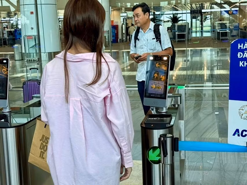 trien-khai-vneid-va-kiosks-se-giup-giam-tai-thu-tuc-nhu-the-nao-cho-hanh-khach-so-voi-truoc-day-6.jpg