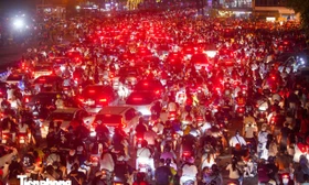Cảnh chưa từng có ở Mỹ Đình lúc nửa đêm