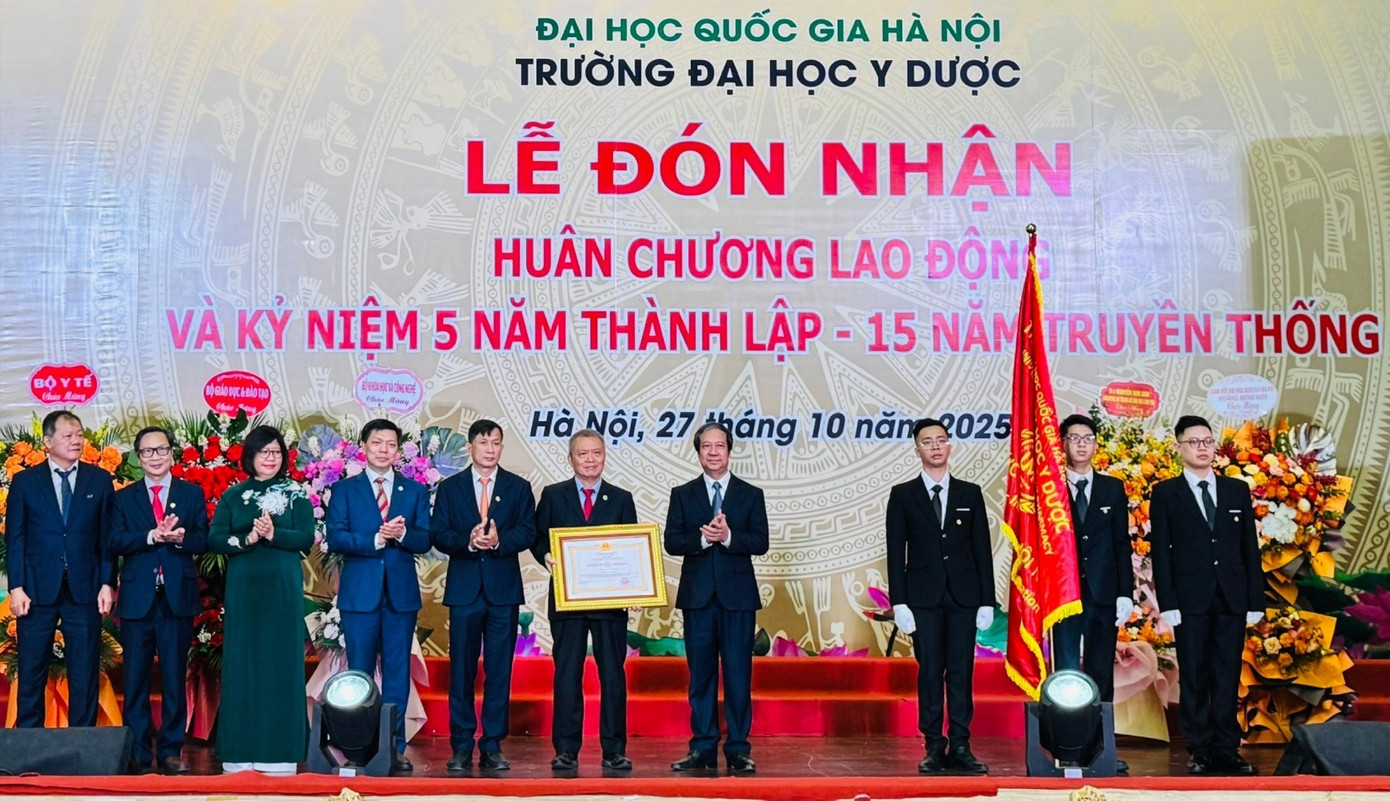 La Universidad de Medicina y Farmacia de Hanói, perteneciente a la Universidad Nacional de Vietnam, recibió la Medalla al Trabajo de Tercera Clase. Foto: Nghiem Hue z7160216000000-9f36418c0d9a02760b0cf4df8e33ea8b-7813.jpg