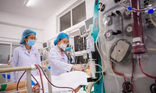 Suýt chết vì uống nhầm hóa chất, bác sĩ cảnh báo thói quen nguy hiểm