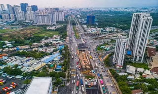 Chủ tịch UBND TP.HCM yêu cầu giải quyết các "cục máu đông" cản trở kinh tế