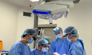 Cô gái trẻ mất lưỡi vì chủ quan với vết sùi nhỏ