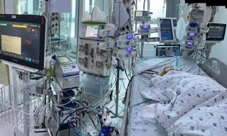 Sốt, nổi ban tưởng bệnh nhẹ, bé 2 tuổi tổn thương tim nguy kịch