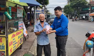 San sẻ yêu thương với mô hình 'Bánh mì treo'