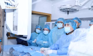 Ho ra máu 'sét đánh' người đàn ông suýt tử vong